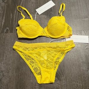 STELLA MCCARTNEY**Emily Blossoming Yellow Padded Bra + Underwear*Sm. $228